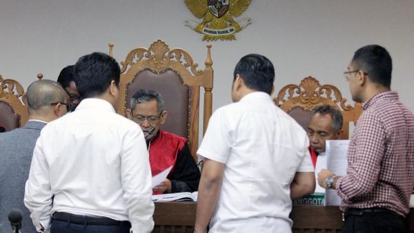 Sidang Gugatan Nasabah J-TRUST Ditunda