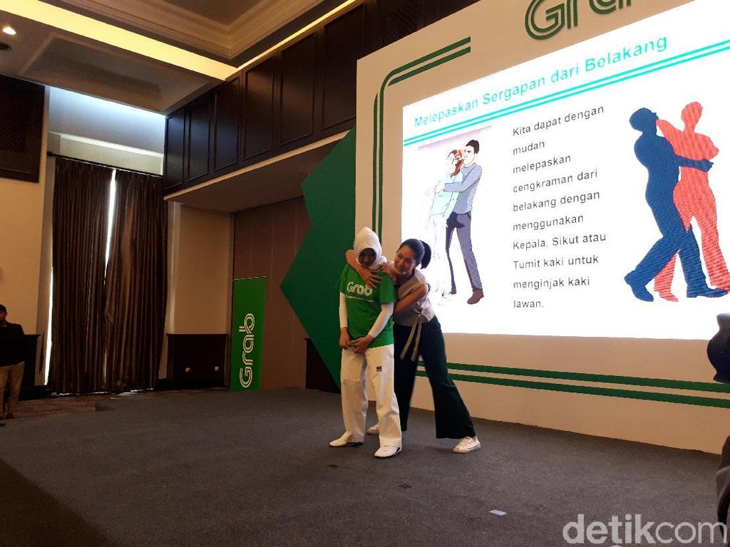 Saat Driver Ojol dan Taksi Online Wanita Belajar Teknik Pertahanan Diri Saat Driver Ojol dan Taksi Online Wanita Belajar Teknik Pertahanan Diri