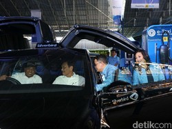 Naik Mobil Listrik Tesla Punya Bluebird, Berapa Tarifnya?