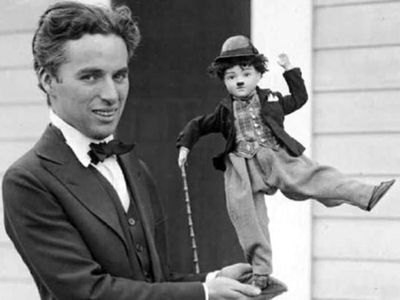 Melihat Wajah Polos Charlie Chaplin Tanpa Kumis Khasnya