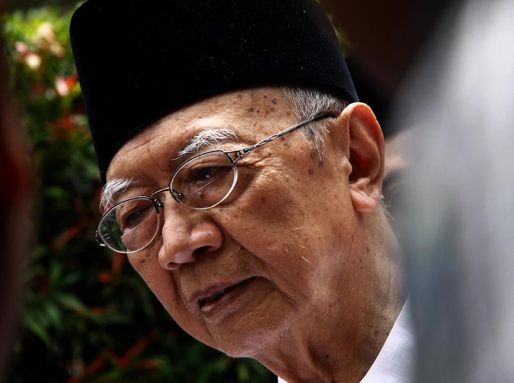 Aa Gym Kenang Sosok Gus Sholah Sebagai Ulama Teladan Aa Gym Kenang Sosok Gus Sholah Sebagai Ulama Teladan