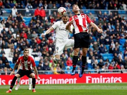 Memulai babak kedua, Benzema berhasil membuat gol pembuka menggunakan kepala. El Real unggul 1-0. Susana Vera/Reuters.