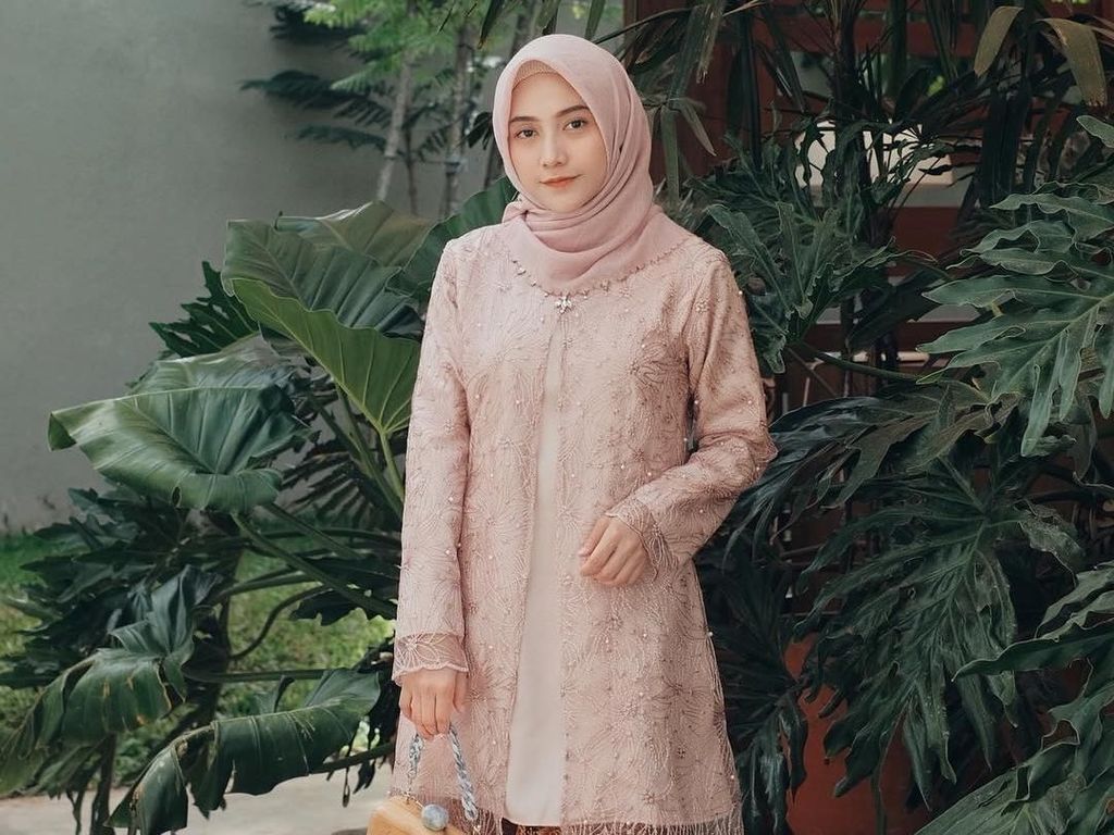 Inspirasi Padu Padan Kebaya dan Hijab Model Terbaru 2019