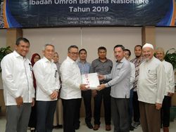 NasionalRe Berangkatkan Mitra Bisnis Umroh