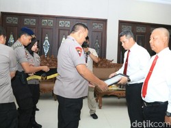 34 Anggota yang Ungkap Kasus Mayat dalam Koper Terima Penghargaan