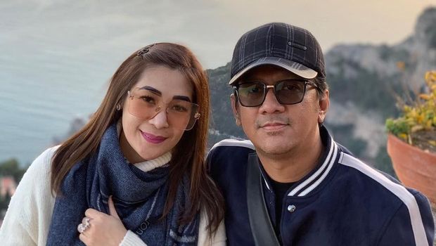 Andre Taulany dan istri