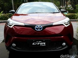 Beda Rp 30 Juta, Toyota C-HR Hybrid Bisa Geser Model Bensin