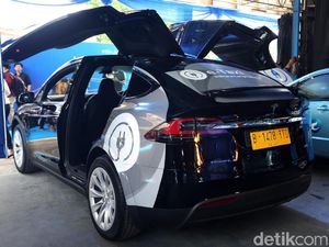 Berapa Tarif Naik Taksi Listrik Tesla Bluebird? Berapa Tarif Naik Taksi Listrik Tesla Bluebird?
