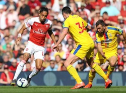 Di menit 77 Aubameyang melakukan aksi individu melewati beberapa pemain Palace. Dia menuntaskan aksinya dengan melepaskan tendangan terarah ke sudut bawah gawang. Warren Little/Getty Images.