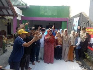 Relawan Pendukung Prabowo-Sandi di Banyuwangi Deklarasi Kemenangan Relawan Pendukung Prabowo-Sandi di Banyuwangi Deklarasi Kemenangan