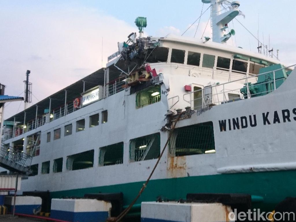 KNKT Investigasi Insiden 2 Kapal Tabrakan di Merak KNKT Investigasi Insiden 2 Kapal Tabrakan di Merak