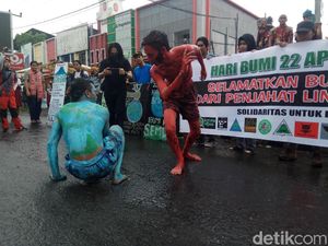 Peringati Hari Bumi, Aktivis Lingkungan di Manado Gelar Teatrikal