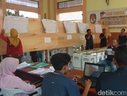 Diduga Ada Penggelembungan Suara, Penghitungan di PPK Lamongan Diulang