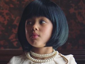 Kocak, Gadis 9 Tahun Tiru Gaya Selebriti Pakai Brokoli hingga Tisu Toilet