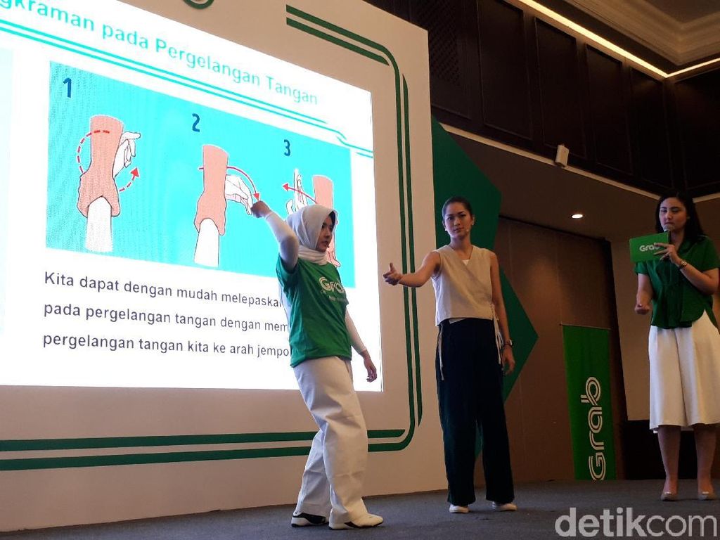 Grab dan Prisia Nasution Ajarkan Bela Diri ke 100 Mitra Perempuan Grab dan Prisia Nasution Ajarkan Bela Diri ke 100 Mitra Perempuan