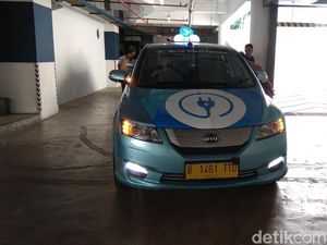 Penampakan Taksi Listrik Pertama di Indonesia Penampakan Taksi Listrik Pertama di Indonesia