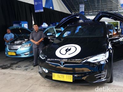 Keren! Ini Taksi Listrik Bluebird