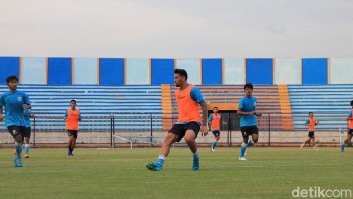 Alex dos Santos Goncalves, striker yang akan dikontrak Persela Lamongan. (Foto: Eko Sudjarwo/Detikcom) Alex dos Santos Goncalves, striker yang akan dikontrak Persela Lamongan. (Foto: Eko Sudjarwo/Detikcom)