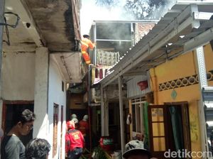 Dua Rumah di Surabaya Terbakar Diduga Akibat Korsleting