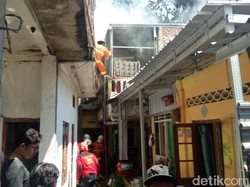 Dua Rumah di Surabaya Terbakar Diduga Akibat Korsleting