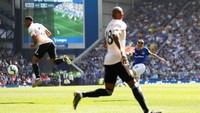 Pada babak kedua, Lucas Digne yang memperdayai De Gea dengan tendangan dari luar kotak penalti. Gol itu dibukukan pada menit ke-56. (Foto: Jason Cairnduff/Action Images via Reuters)