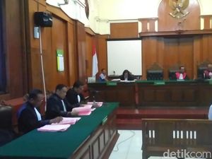 Ahmad Dhani Dituntut 18 Bulan Penjara