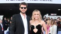 Wajah Bahagia Miley Cyrus dan Liam Hemsworth di Red Carpet Endgame