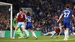 Si Biru Diredam Burnley di Stamford Bridge