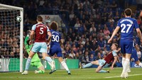 Ashley Barnes menyamakan kedudukan menjadi 2-2 di menit ke-24. Reuters/Andrew Boyers.