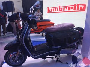 Rp 50 Jutaan, Pilih Skuter Italia atau Motor 250cc Jepang? Rp 50 Jutaan, Pilih Skuter Italia atau Motor 250cc Jepang?