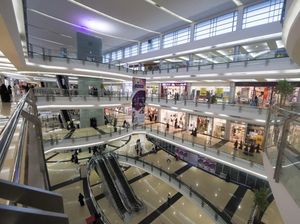 Ini Mal yang Disewa Orang Arab Buat Belanja Naik Mobil