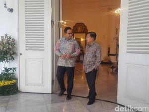 Wapres JK Semobil Bareng Anies ke Balai Kota Wapres JK Semobil Bareng Anies ke Balai Kota
