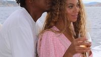 Keseruan Beyonce dan Jay Z Saat Liburan dan Kulineran Bersama