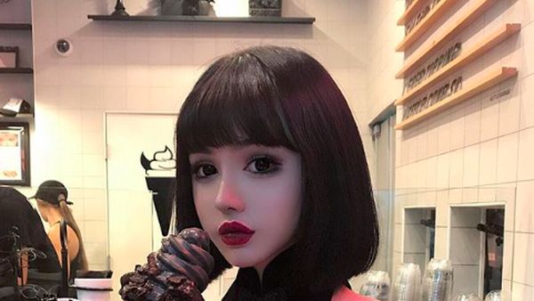 Kina Shen, Boneka Hidup dari China yang Doyan Dessert