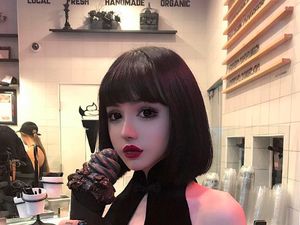 Kina Shen, Boneka Hidup dari China yang Doyan Dessert