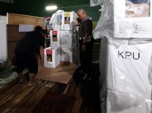 Gudang Logistik PPK di Sukabumi Bocor, Rapat Pleno Ditunda Gudang Logistik PPK di Sukabumi Bocor, Rapat Pleno Ditunda