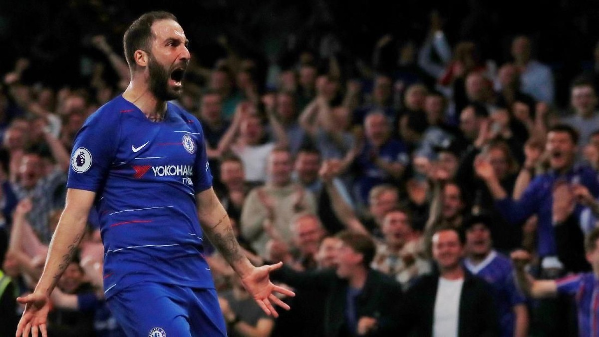 Pemain Chelsea, Gonzalo Higuain, merayakan gol ke gawang Bunrley. (Foto: Eddie Keogh/Reuters)