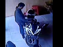 Aksi Pencurian Motor Sport di Indekos di Bekasi Terekam CCTV