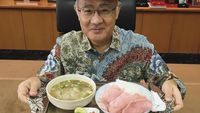 Potret Seru Gaya Kulineran Dubes Jepang yang Hobi Cicip Makanan Indonesia