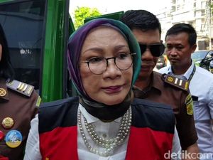 Ratna Anggap Rocky Gerung Hanya Terlibat di Awal, Tak Terkait Sangkaan