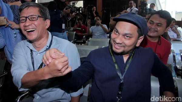 Momen Akrab Rocky Gerung-Tompi Saat Jadi Saksi Ratna Sarumpaet