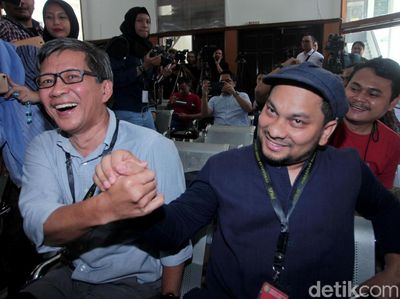 Momen Akrab Rocky Gerung-Tompi Saat Jadi Saksi Ratna Sarumpaet