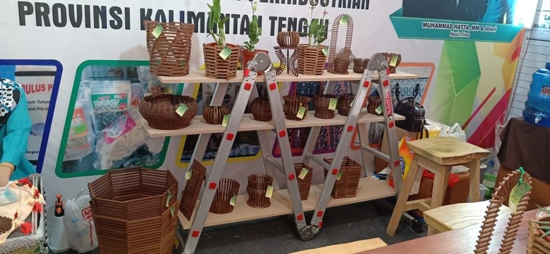Pot Anggrek dari Kayu Ulin Hiasi Kalteng Trade Expo 2018