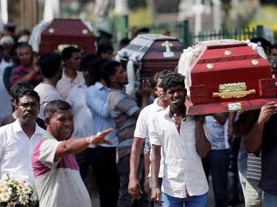 Iring-iringan Peti Jenazah di Pemakaman Korban Bom Paskah Sri Lanka