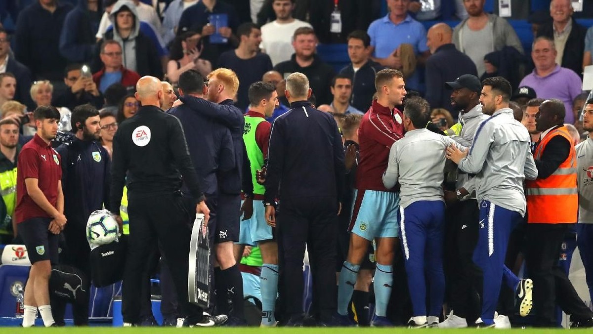 Keributan terjadi di akhir laga Chelsea vs Burnley. (Foto: Warren Little / Getty Images)
