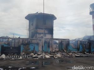 Kebakaran di Bandara Nabire Akibat Korsleting AC Kebakaran di Bandara Nabire Akibat Korsleting AC