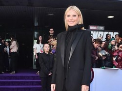 Gwyneth Paltrow Dikriktik Setelah Posting Foto Yoga Tanpa Busana