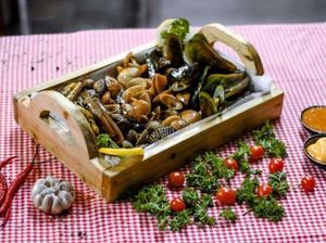 Bisa Nongkrong Asyik Sambil Makan Seafood di Resto Kekinian Bisa Nongkrong Asyik Sambil Makan Seafood di Resto Kekinian