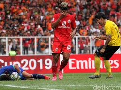 Pada menit ke-19, anak asuhan Ivan Kolev punya peluang emas untuk membuka keunggalan usai wasit menunjuk titik putih. Namun Bruno Matos yang maju sebagai eksekutor gagal menjalankan tugasnya dengan baik. Tendangan pemain asal Brasil masih terlalu lemah sehingga mudah ditangkap oleh Muller.