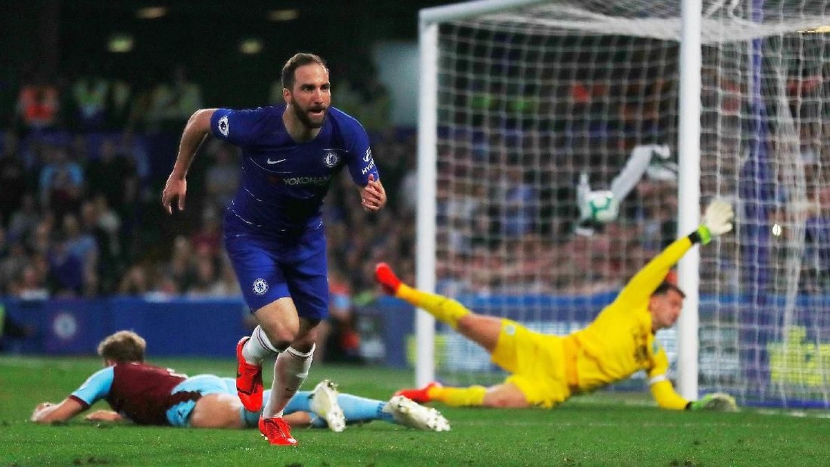 Striker Chelsea Gonzalo Higuain saat mencetak ke gawang Burnley tengah pekan lalu. Pemain lini depan The Blues diharapkan tajam saat menghadapi MU. (Foto: Reuters)